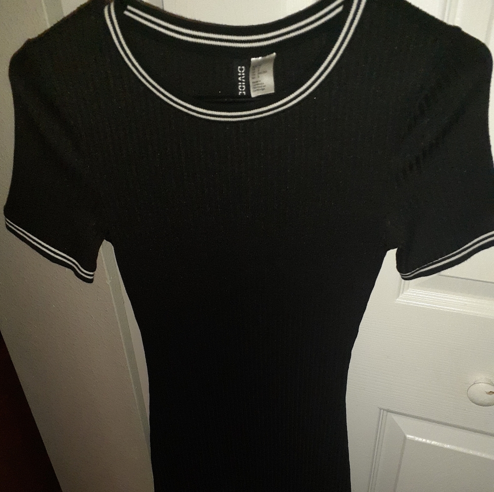 Black bodycon dress